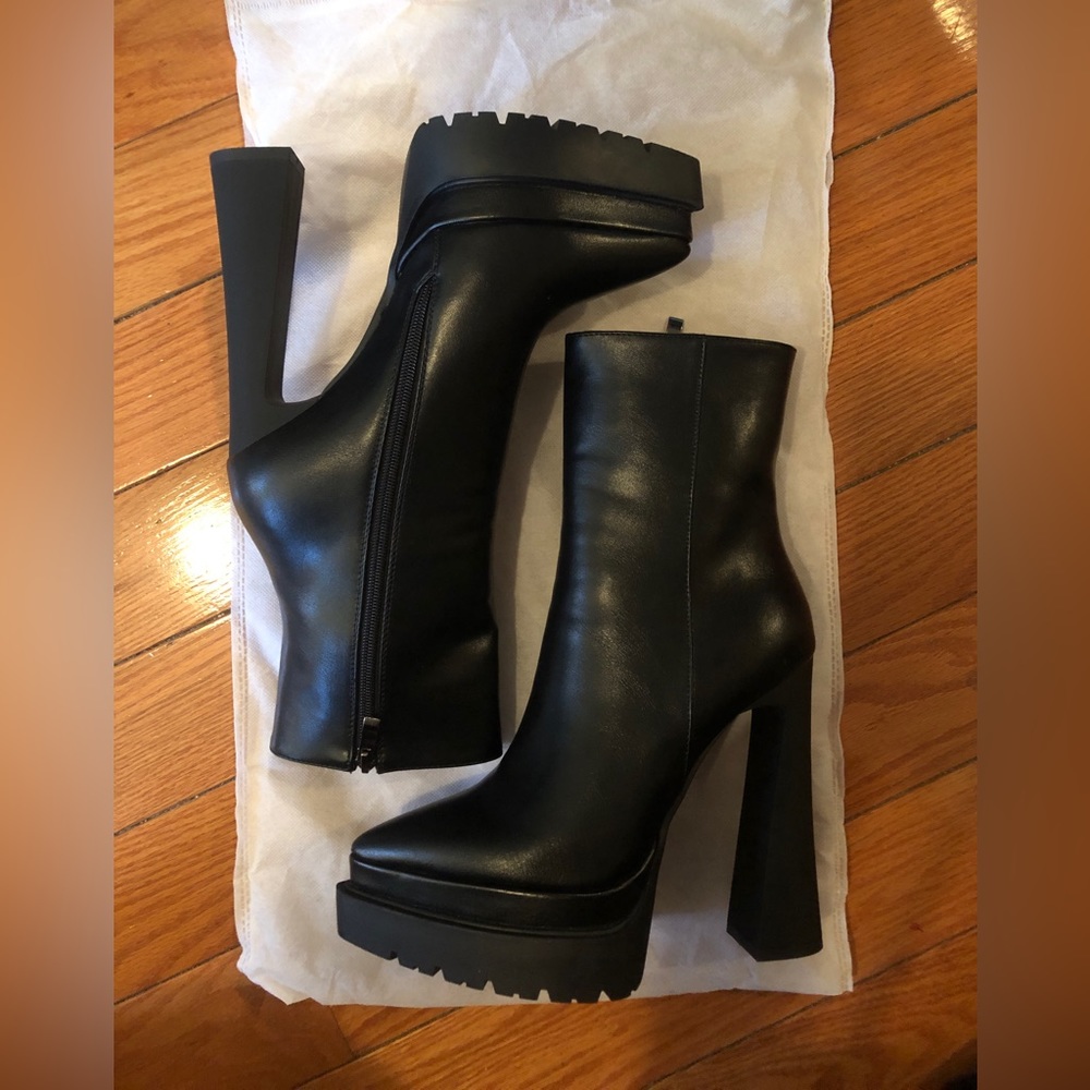 Super fun tall black platform boot, size 8
